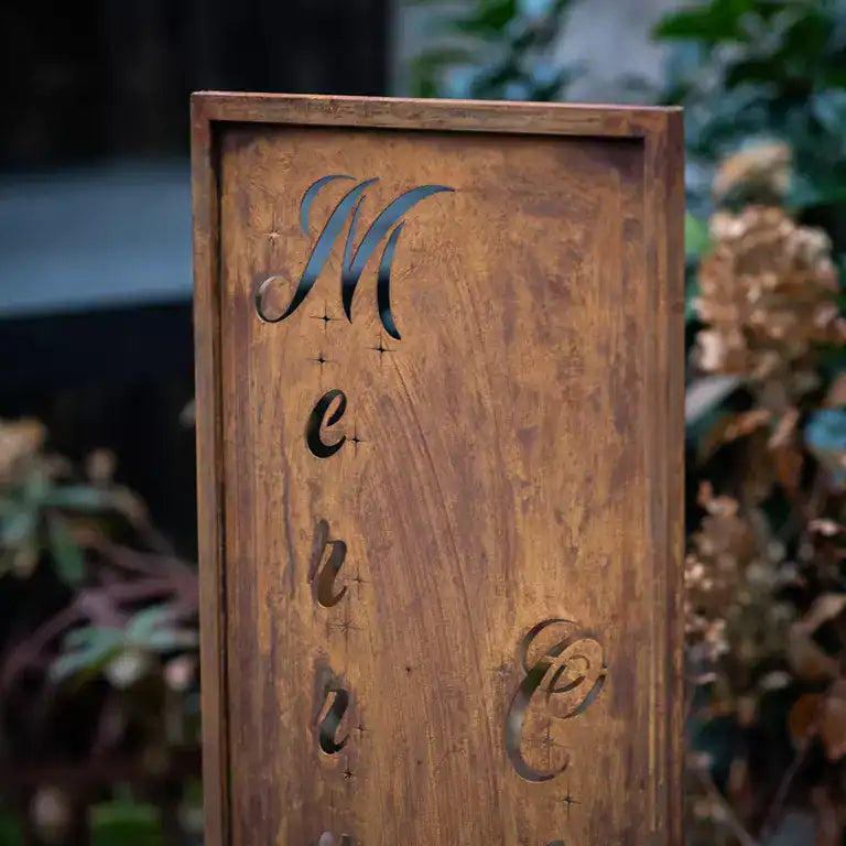 Panel Świąteczny „Wesołych Świąt” 120×30 cm - Stal Corten, Nowoczesna Dekoracja - zdjęcie 3 - Kapaga