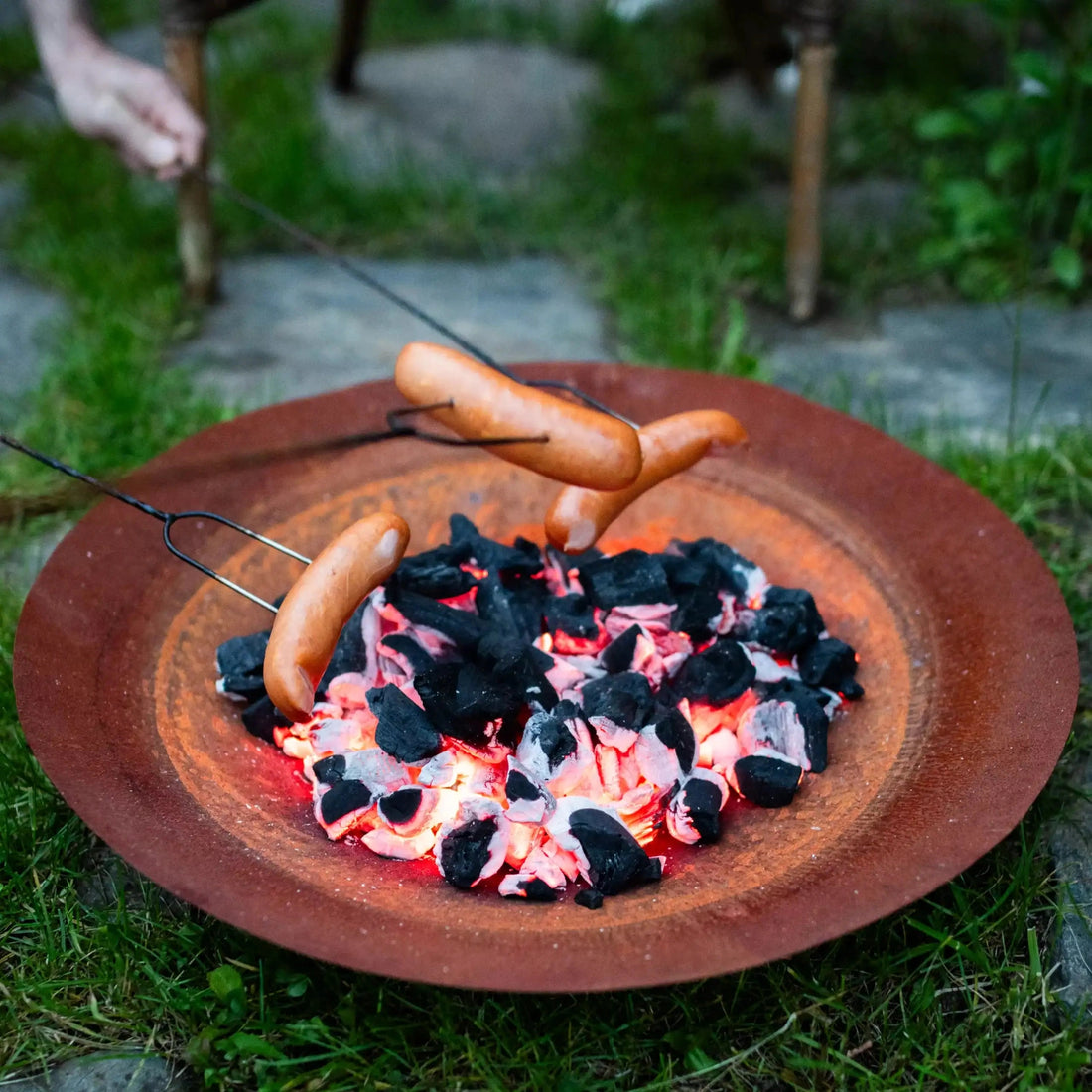 Rustykalne Palenisko Ogrodowe 2w1 z Grillem - Stalowa Misa 57 cm, Efekt Corten Poidło dla Ptaków - zdjęcie 3 - Kapaga