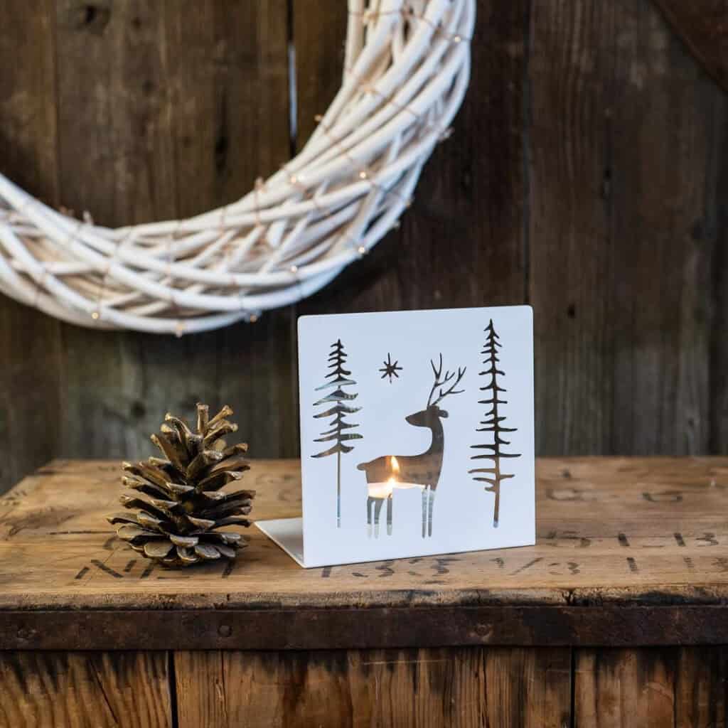 Lampion LED Domek w Stylu Rustykalnym - Biały Loft z podstawą na Świecę - zdjęcie 4 - Kapaga